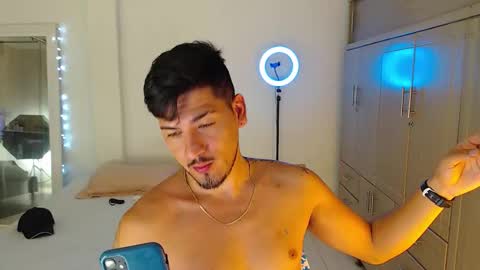 Snapshot of crazyybull chatting on November 25, 4:01 am Bull online show from November 25, 4:01 am