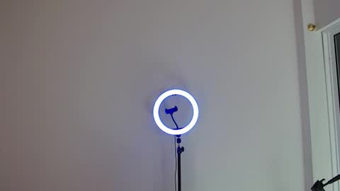 Snapshot of crazyybull chatting on December 3, 3:25 am Bull online show from December 3, 3:25 am