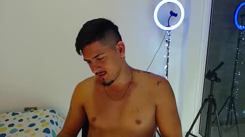 Snapshot of crazyybull chatting on December 5, 3:26 am Bull online show from December 5, 3:26 am