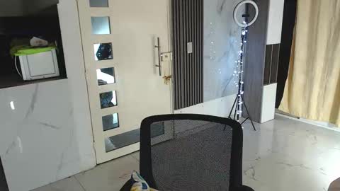 Snapshot of crazyybull chatting on March 17, 7:33 am Bull online show from March 17, 7:33 am