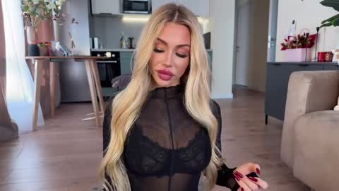 ALEXA AND WALLY online show from April 11, 6:51 am