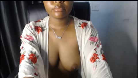Snapshot of creamy_juicypussy chatting on September 19, 10:32 pm Lady jasmine online show from September 19, 10:32 pm