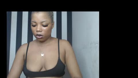 Snapshot of creamy_xvanila chatting on June 19, 12:31 pm venessa online show from June 19, 12:31 pm