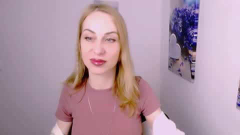 Snapshot of create_your_own_sun chatting on February 21, 1:45 pm Lera online show from February 21, 1:45 pm