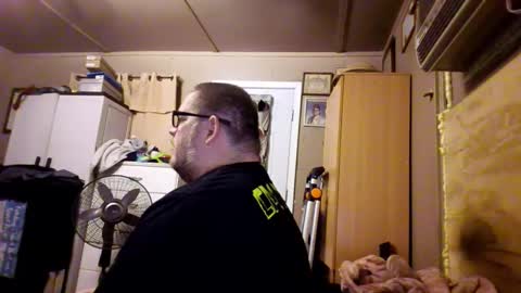 Snapshot of creeeping_death chatting on October 17, 8:28 am The hopeless romantic online show from October 17, 8:28 am