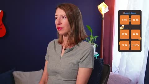 Snapshot of creme_dela_creme chatting on July 2, 2:33 am Quinn de la Creme online show from July 2, 2:33 am