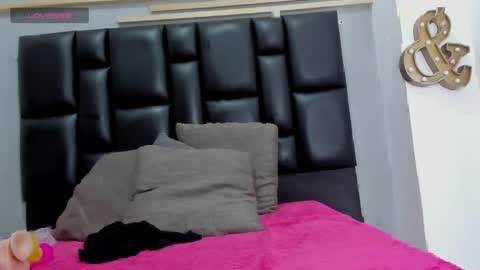 criistal_castro online show from April 7, 12:16 pm