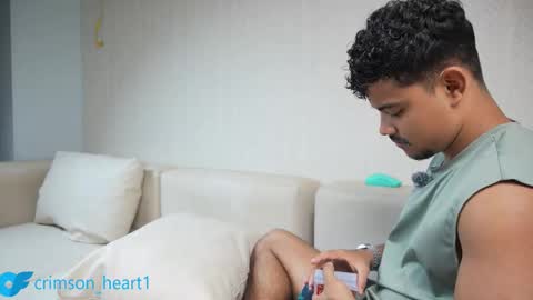 Snapshot of crimson_heart chatting on March 26, 9:20 pm Crimson heart online show from March 26, 9:20 pm