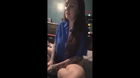 Snapshot of crimsongingerale chatting on April 4, 7:06 am crimsongingerale online show from April 4, 7:06 am