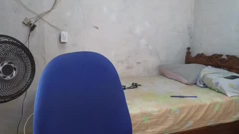 Snapshot of cris_simons chatting on January 27, 8:17 pm cris_simons online show from January 27, 8:17 pm