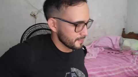 Snapshot of cris_simons chatting on February 14, 10:47 pm cris_simons online show from February 14, 10:47 pm