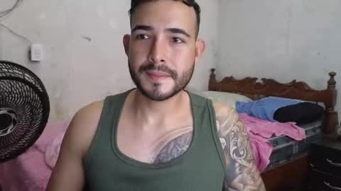 Snapshot of cris_simons chatting on February 16, 9:48 pm cris_simons online show from February 16, 9:48 pm