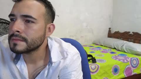 Snapshot of cris_simons chatting on February 22, 12:27 am cris_simons online show from February 22, 12:27 am