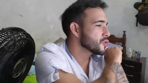 Snapshot of cris_simons chatting on February 26, 5:31 am cris_simons online show from February 26, 5:31 am