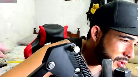 Snapshot of cris_simons chatting on November 3, 4:36 am cris_simons online show from November 3, 4:36 am