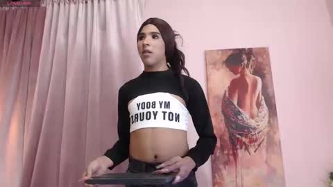 Snapshot of crisevanz18 chatting on March 11, 9:04 pm Cris Evanz online show from March 11, 9:04 pm