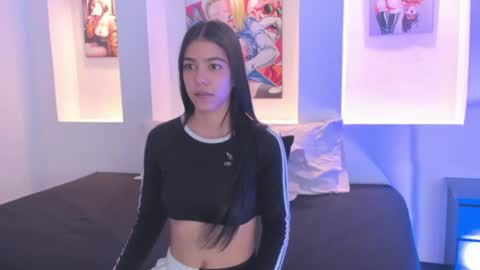 Snapshot of crisle_11 chatting on June 9, 11:44 am Cris online show from June 9, 11:44 am