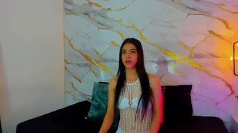 Snapshot of crisle_11 chatting on June 28, 11:38 am Cris online show from June 28, 11:38 am