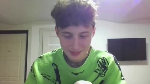 Snapshot of crispinver chatting on March 14, 7:19 pm crispinver online show from March 14, 7:19 pm