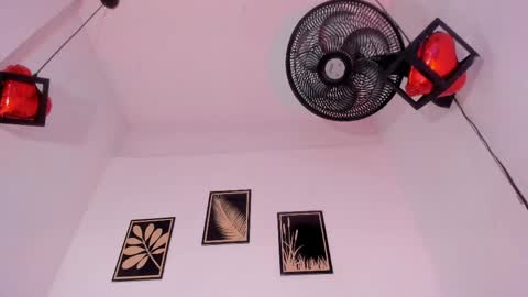 criss_zuri online show from April 1, 12:06 pm