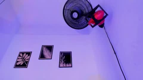 criss_zuri online show from April 15, 12:01 pm