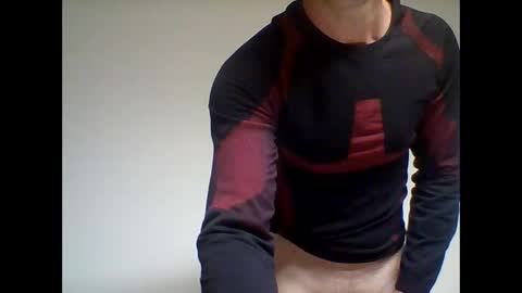 Snapshot of crissstrokesxxx chatting on September 29, 7:13 am Criss online show from September 29, 7:13 am