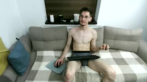 Snapshot of cristaelio chatting on May 12, 6:16 pm Crista-Elio online show from May 12, 6:16 pm