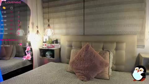 Snapshot of cristal__hot_1 chatting on June 13, 4:43 am Cristal online show from June 13, 4:43 am