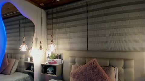 Snapshot of cristal__hot_1 chatting on July 10, 5:01 am Cristal online show from July 10, 5:01 am