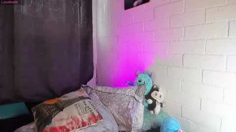 Snapshot of cristal_dark_ chatting on January 5, 7:17 pm Cris online show from January 5, 7:17 pm