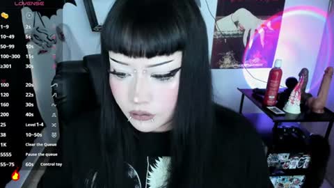 Snapshot of cristal_kosh chatting on July 8, 8:24 pm Cris online show from July 8, 8:24 pm