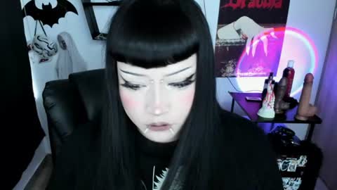 Snapshot of cristal_kosh chatting on August 4, 9:06 pm Cris online show from August 4, 9:06 pm