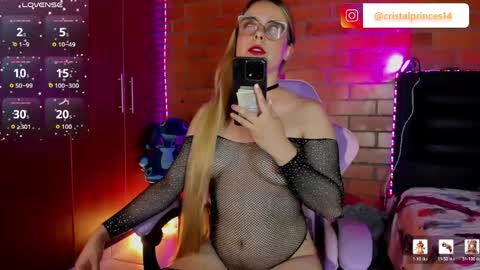 Snapshot of cristal_princess_ chatting on June 5, 9:09 pm Cristal online show from June 5, 9:09 pm