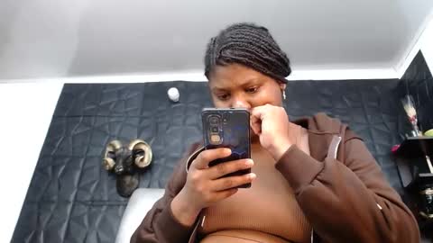 Snapshot of cristal_smith06 chatting on May 5, 9:50 am Hanna online show from May 5, 9:50 am