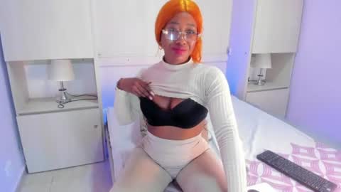 cristalbennet online show from July 1, 7:35 pm