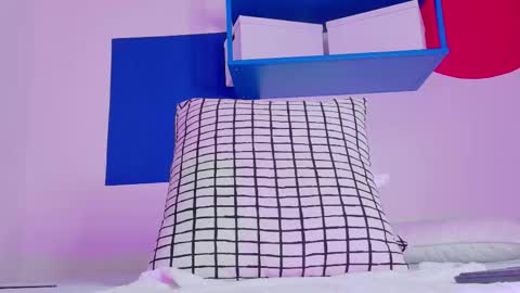 Nicole  Connection time 220pm-910pmCol online show from November 20, 8:30 pm