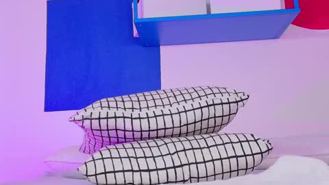 Nicole  Connection time 220pm-910pmCol online show from November 22, 7:46 pm