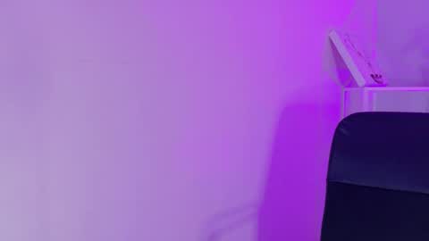 Nicole  Connection time 220pm-910pmCol online show from March 16, 7:29 pm