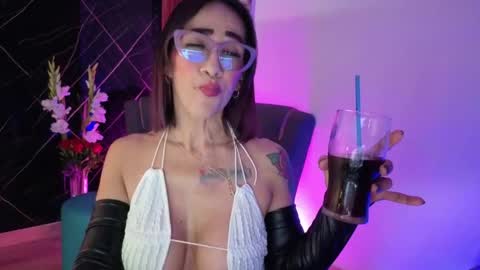 Snapshot of cristallmiller_ chatting on May 18, 2:45 pm cristal miller online show from May 18, 2:45 pm