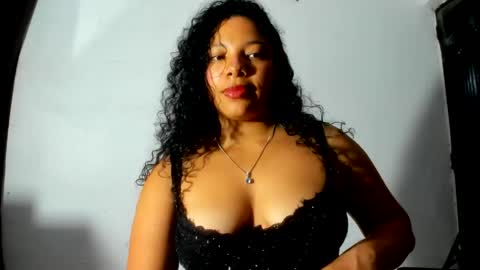 Snapshot of cristalsmith_tease14 chatting on May 13, 9:22 pm cristal online show from May 13, 9:22 pm