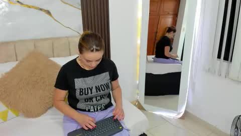 cristal walker online show from April 8, 10:26 am