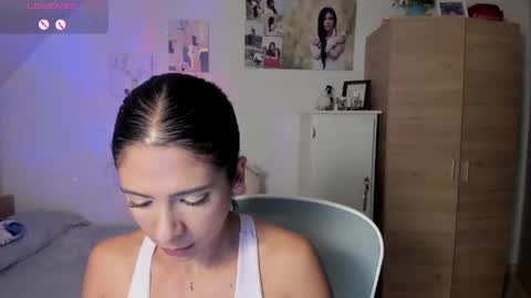 Snapshot of cristamunez chatting on April 22, 3:20 am veronika online show from April 22, 3:20 am