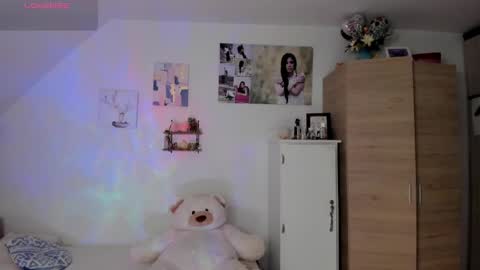 Snapshot of cristamunez chatting on April 30, 1:45 am veronika online show from April 30, 1:45 am