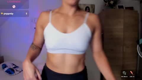 Snapshot of cristamunez chatting on May 1, 3:11 am veronika online show from May 1, 3:11 am