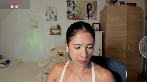 Snapshot of cristamunez chatting on May 7, 2:39 am veronika online show from May 7, 2:39 am