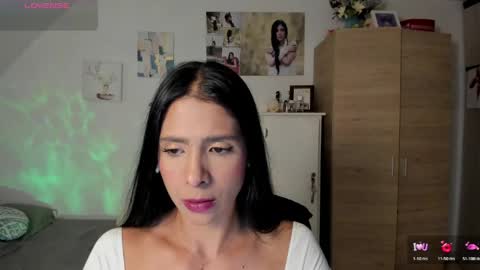 Snapshot of cristamunez chatting on May 10, 3:33 am veronika online show from May 10, 3:33 am