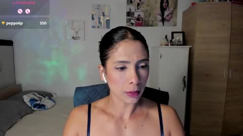 Snapshot of cristamunez chatting on May 22, 1:13 am veronika online show from May 22, 1:13 am