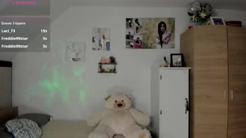 Snapshot of cristamunez chatting on May 23, 5:12 am veronika online show from May 23, 5:12 am