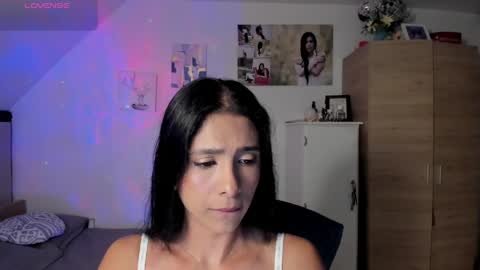 Snapshot of cristamunez chatting on May 25, 12:49 am veronika online show from May 25, 12:49 am