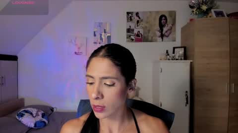 Snapshot of cristamunez chatting on May 31, 2:53 am veronika online show from May 31, 2:53 am
